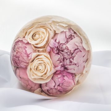 Preserve wedding bouquets in resin globe, London